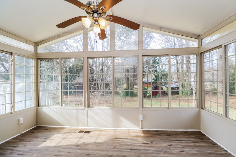 2,000/Mo, 6335 Teaneck Pl Charlotte, NC 28215 Sun Room View