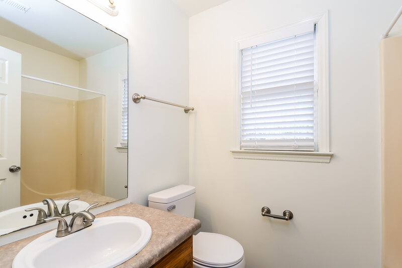 2,000/Mo, 6335 Teaneck Pl Charlotte, NC 28215 Bathroom View