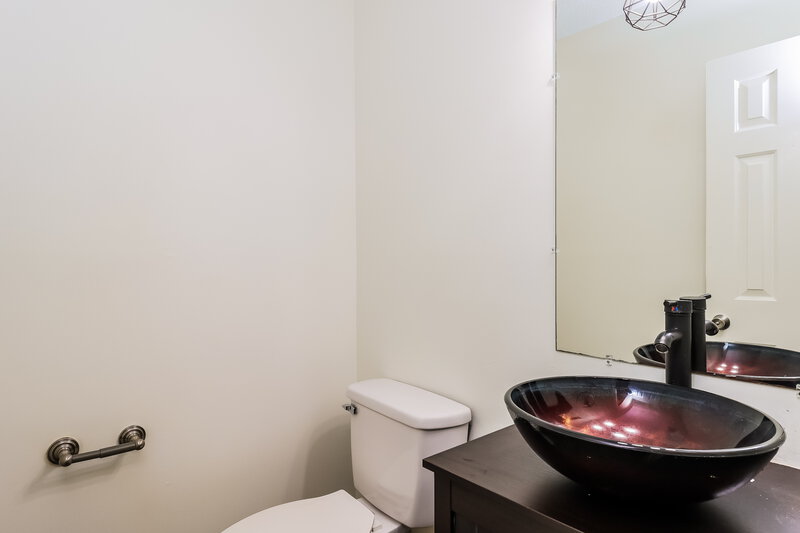 2,000/Mo, 6335 Teaneck Pl Charlotte, NC 28215 Bathroom View 2