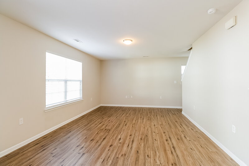 2,175/Mo, 3703 Alexander Forest Dr Charlotte, NC 28269 Living Room View