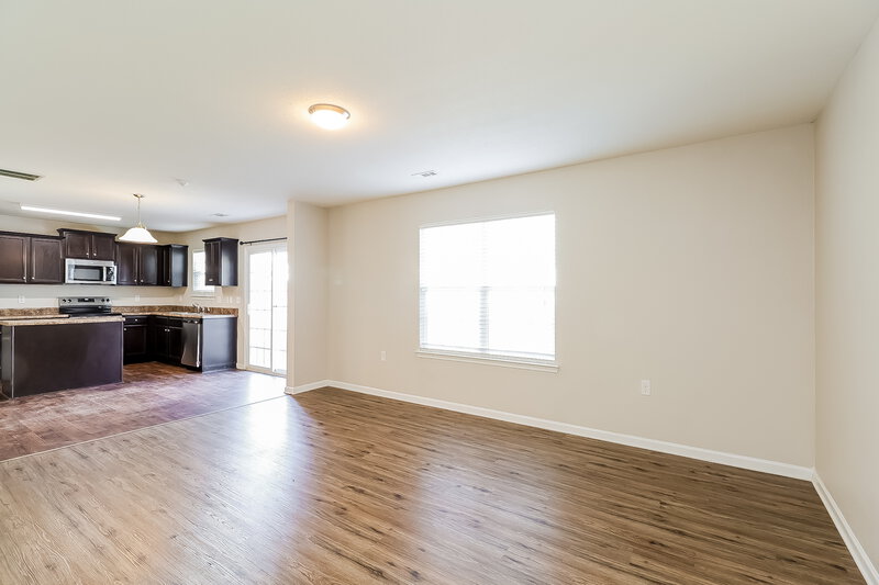 2,175/Mo, 3703 Alexander Forest Dr Charlotte, NC 28269 Living Room View 2