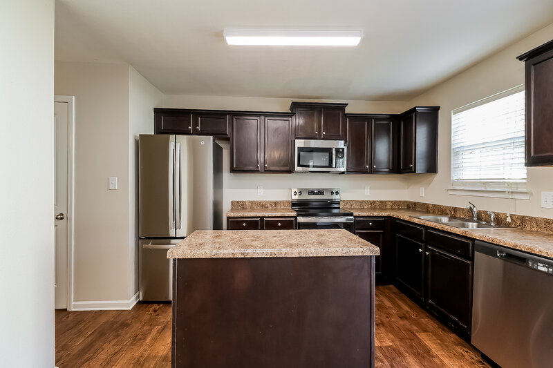 2,175/Mo, 3703 Alexander Forest Dr Charlotte, NC 28269 Kitchen View