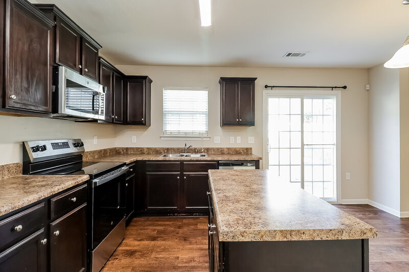 2,175/Mo, 3703 Alexander Forest Dr Charlotte, NC 28269 Kitchen View 2