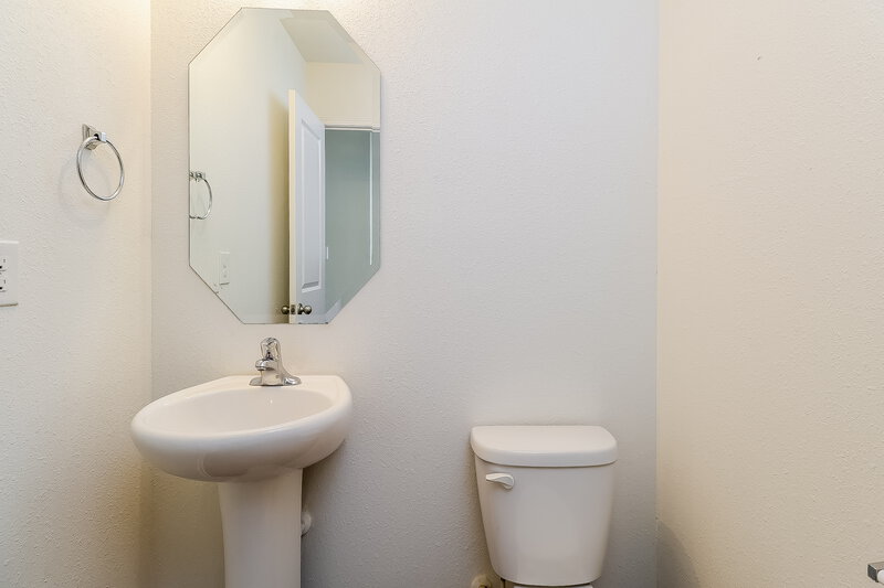 2,175/Mo, 3703 Alexander Forest Dr Charlotte, NC 28269 Bathroom View 2