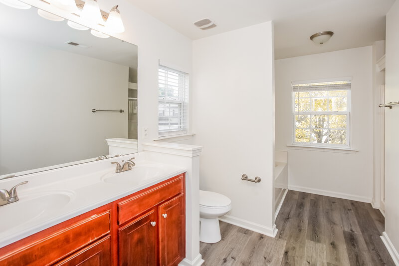 2,115/Mo, 5104 Abercromby St Charlotte, NC 28213 Main Bathroom View