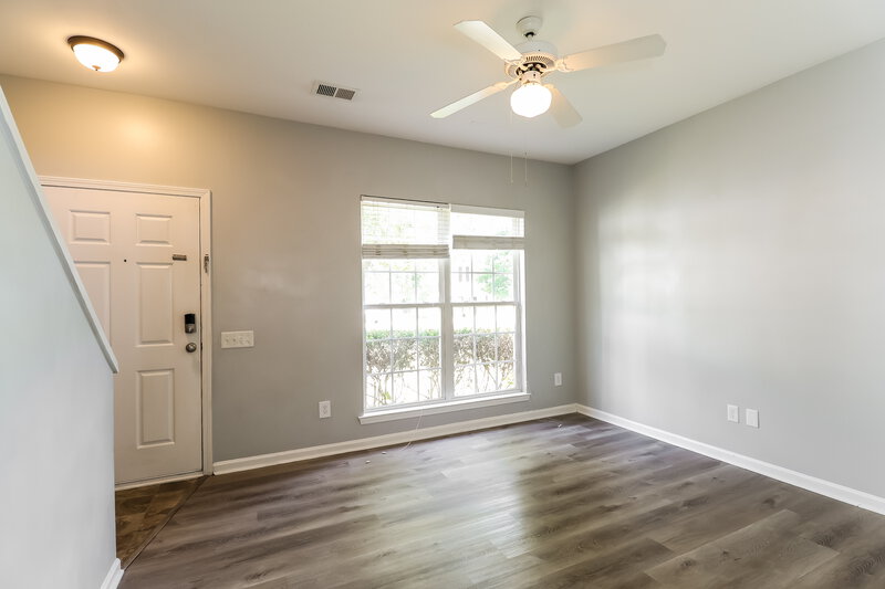 1,825/Mo, 1518 Braveheart Ln Charlotte, NC 28216 Living Room View