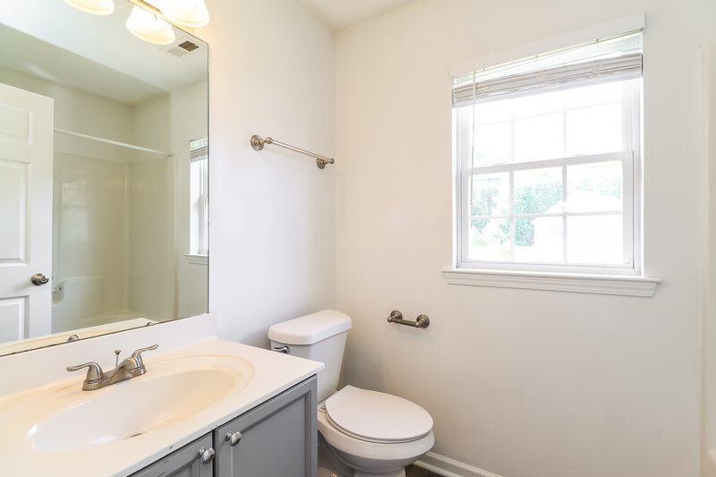 1,825/Mo, 1518 Braveheart Ln Charlotte, NC 28216 Bathroom View 2
