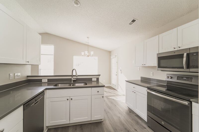 1,905/Mo, 9236 Kimmel Ln Charlotte, NC 28216 Kitchen View