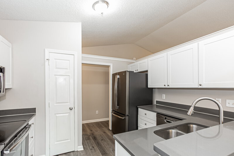 1,885/Mo, 9236 Kimmel Ln Charlotte, NC 28216 Kitchen View