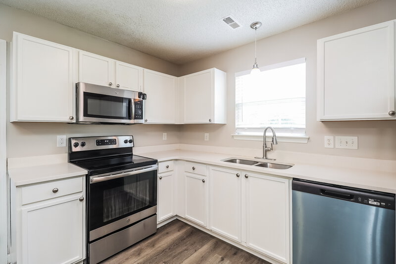 2,090/Mo, 2127 Pleasant Dale Dr Charlotte, NC 28214 Kitchen View