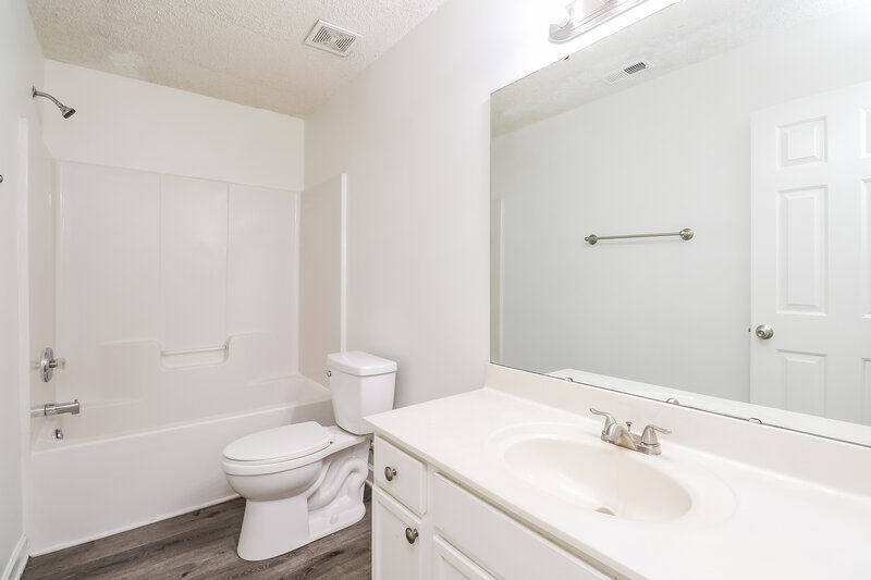 2,090/Mo, 2127 Pleasant Dale Dr Charlotte, NC 28214 Bathroom View