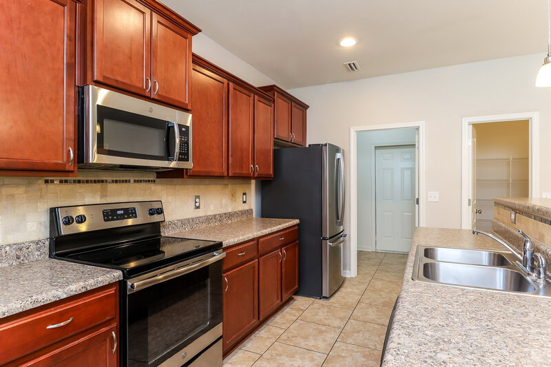 2,470/Mo, 10812 Maryanna Ct Charlotte, NC 28213 Kitchen View 2