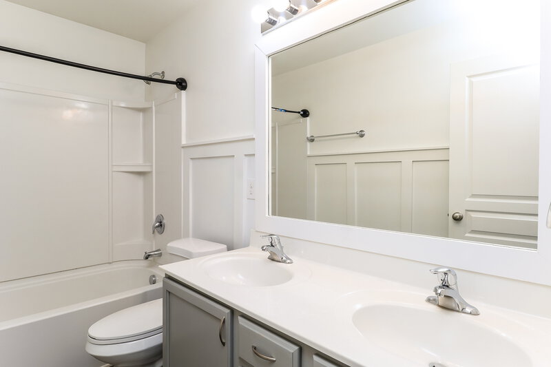 2,470/Mo, 10812 Maryanna Ct Charlotte, NC 28213 Bathroom View