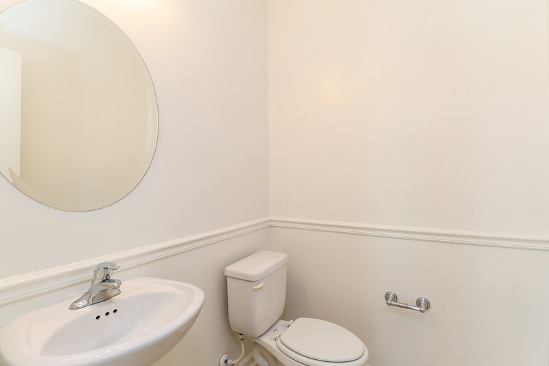 2,470/Mo, 10812 Maryanna Ct Charlotte, NC 28213 Bathroom View 2