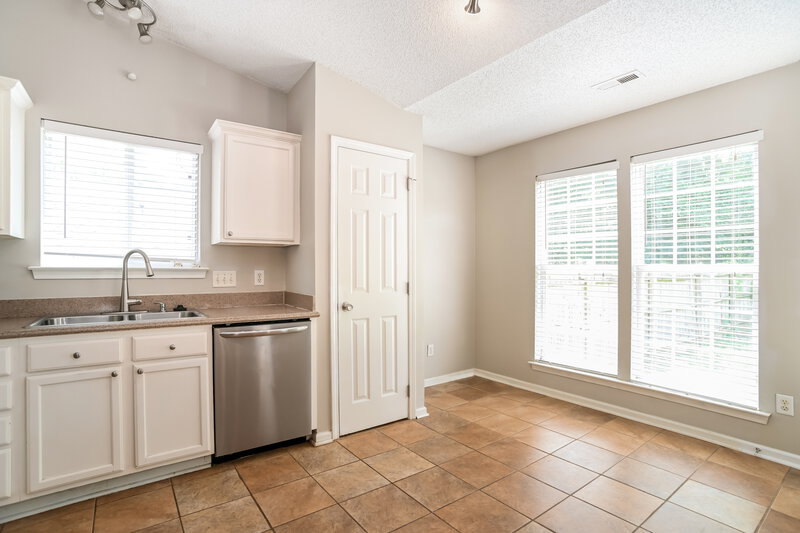 2,020/Mo, 9928 Peppermint Ln Charlotte, NC 28215 Kitchen View