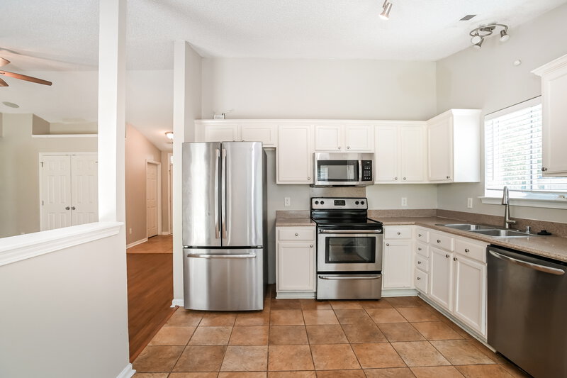 2,020/Mo, 9928 Peppermint Ln Charlotte, NC 28215 Kitchen View 2