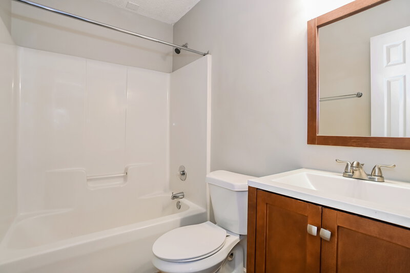 2,020/Mo, 9928 Peppermint Ln Charlotte, NC 28215 Bathroom View
