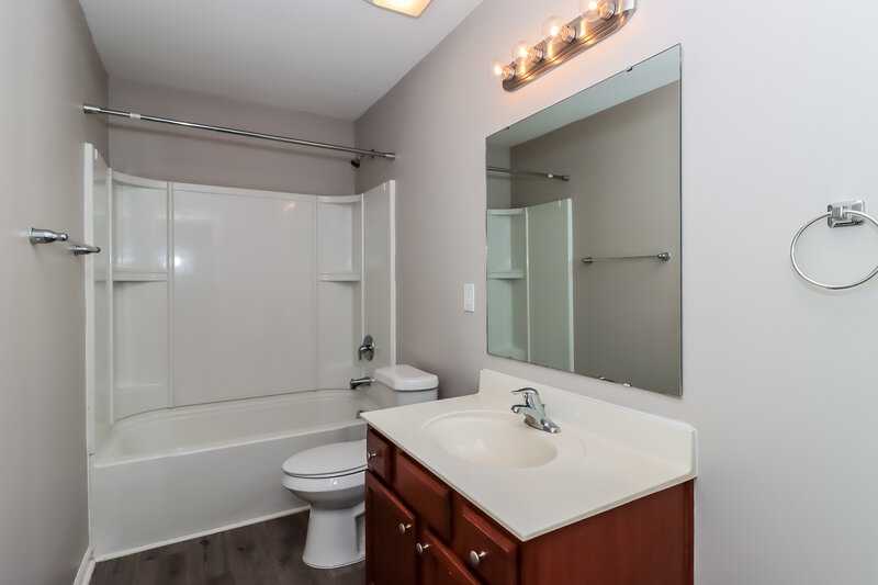 1,915/Mo, 2708 Bramble Ridge Ct Charlotte, NC 28215 Bathroom View