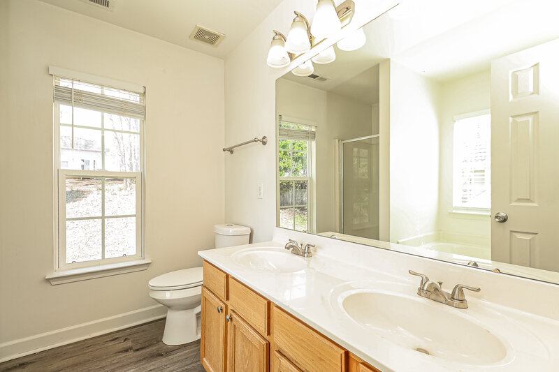 1,980/Mo, 248 Patrick Ave SW Concord, NC 28025 Main Bathroom View