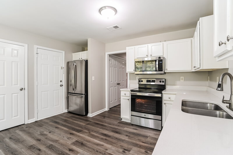 1,935/Mo, 5231 Grass Ridge Dr Charlotte, NC 28216 Kitchen View