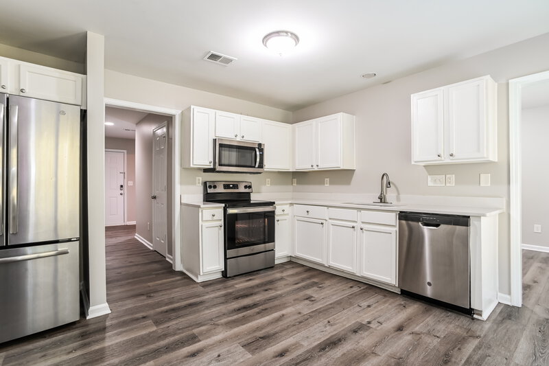 1,935/Mo, 5231 Grass Ridge Dr Charlotte, NC 28216 Kitchen View 2
