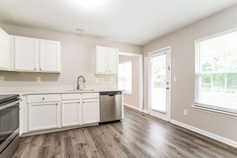 1,935/Mo, 5231 Grass Ridge Dr Charlotte, NC 28216 Kitchen View 3
