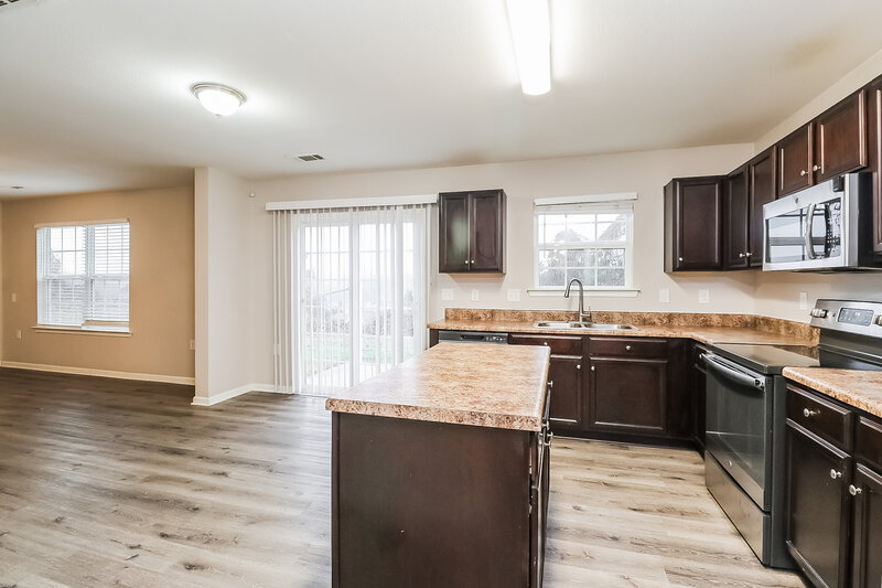 1,905/Mo, 4933 Broad Leaf Ct Dallas, NC 28034 Kitchen View