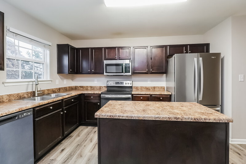 1,905/Mo, 4933 Broad Leaf Ct Dallas, NC 28034 Kitchen View 2