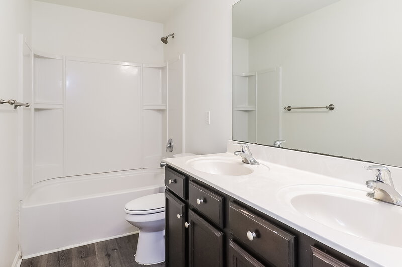 1,905/Mo, 4933 Broad Leaf Ct Dallas, NC 28034 Bathroom View