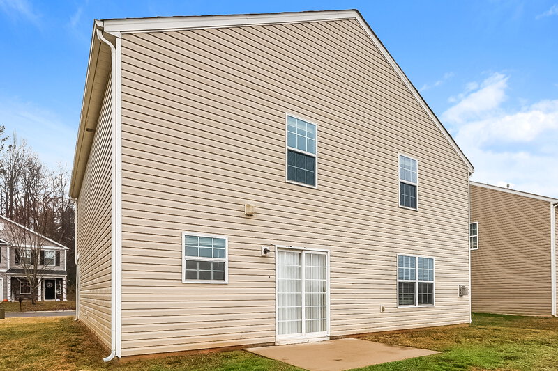 1,905/Mo, 4933 Broad Leaf Ct Dallas, NC 28034 Rear View