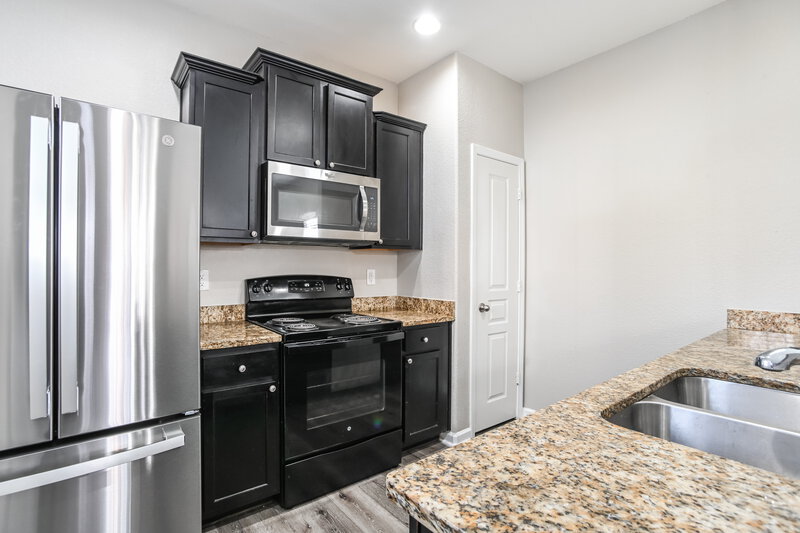 1,885/Mo, 4730 Opus Ln Charlotte, NC 28214 Kitchen View 2