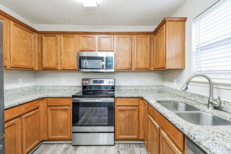 1,885/Mo, 11518 Larix Dr Charlotte, NC 28273 Kitchen View 2