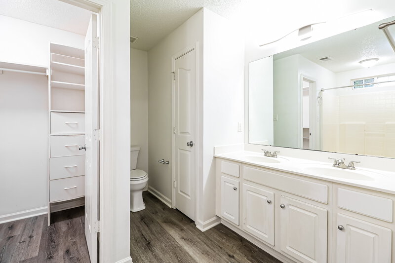 1,885/Mo, 11518 Larix Dr Charlotte, NC 28273 Main Bathroom View