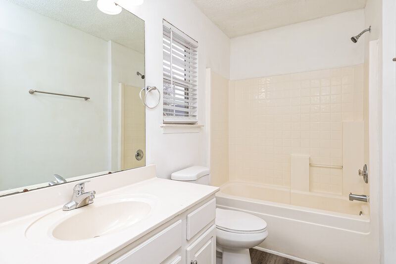 1,885/Mo, 11518 Larix Dr Charlotte, NC 28273 Bathroom View