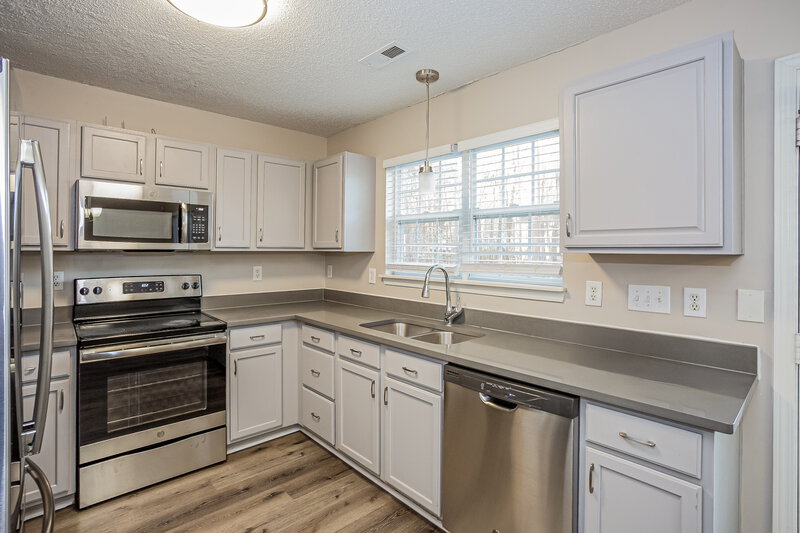 1,960/Mo, 8631 Bodkin Ct Charlotte, NC 28215 Kitchen View