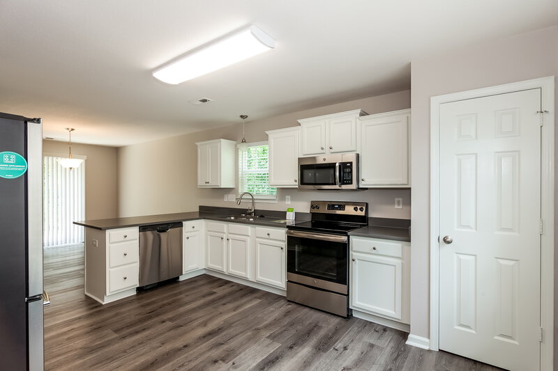 1,785/Mo, 5017 Autumn Oak Dr Charlotte, NC 28269 Kitchen View 2