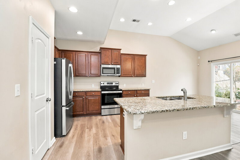 2,385/Mo, 11125 Pond Valley Ct Charlotte, NC 28269 Kitchen View
