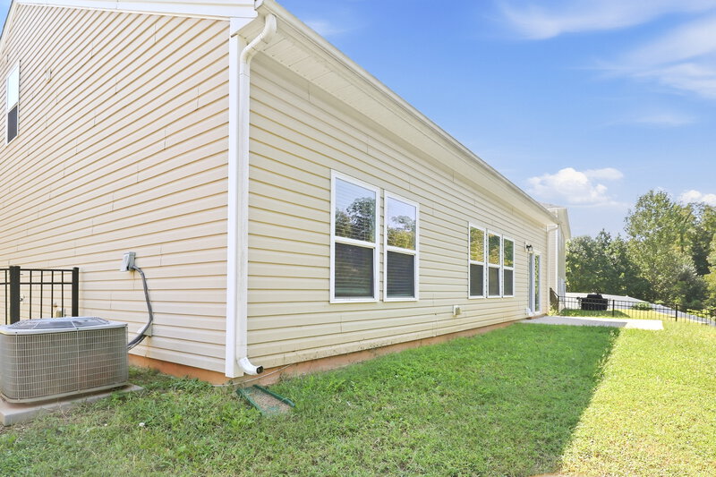 2,385/Mo, 11125 Pond Valley Ct Charlotte, NC 28269 Rear View