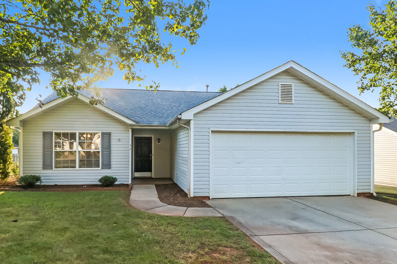 1,735/Mo, 515 River View Dr Lowell, NC 28098 External View