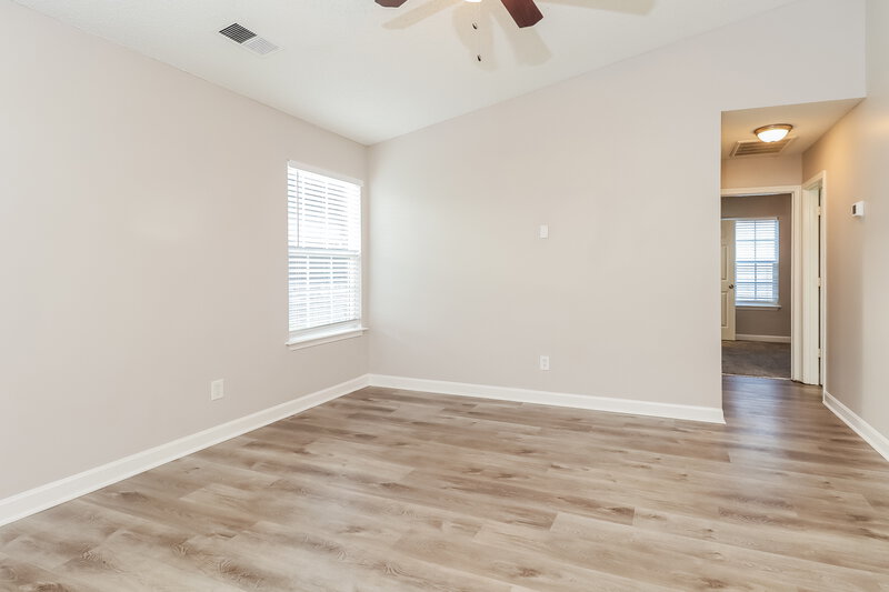 1,735/Mo, 515 River View Dr Lowell, NC 28098 Living Room View
