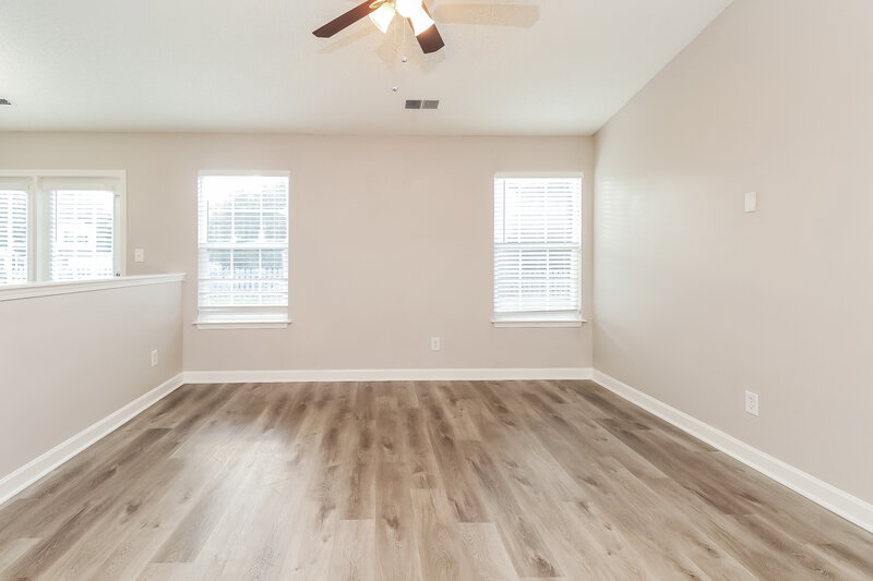 1,735/Mo, 515 River View Dr Lowell, NC 28098 Living Room View 2