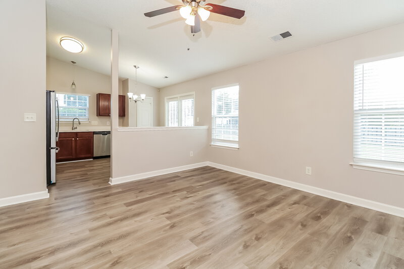 1,735/Mo, 515 River View Dr Lowell, NC 28098 Living Room View 3