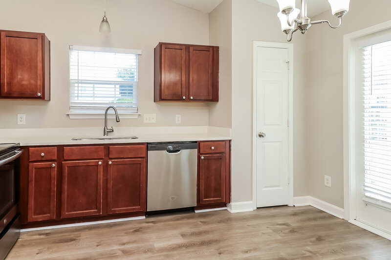 1,735/Mo, 515 River View Dr Lowell, NC 28098 Kitchen View