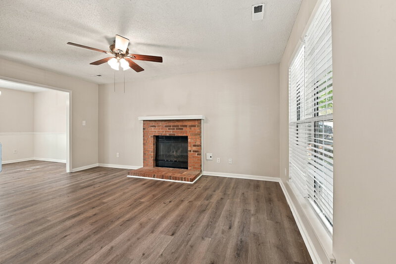 1,985/Mo, 7304 Hethersett Ln Charlotte, NC 28227 Living Room View