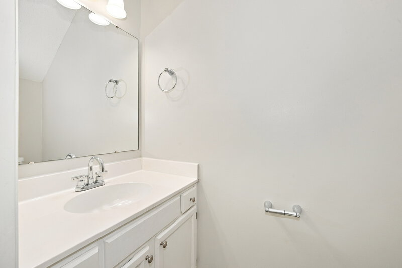 1,985/Mo, 7304 Hethersett Ln Charlotte, NC 28227 Bathroom View
