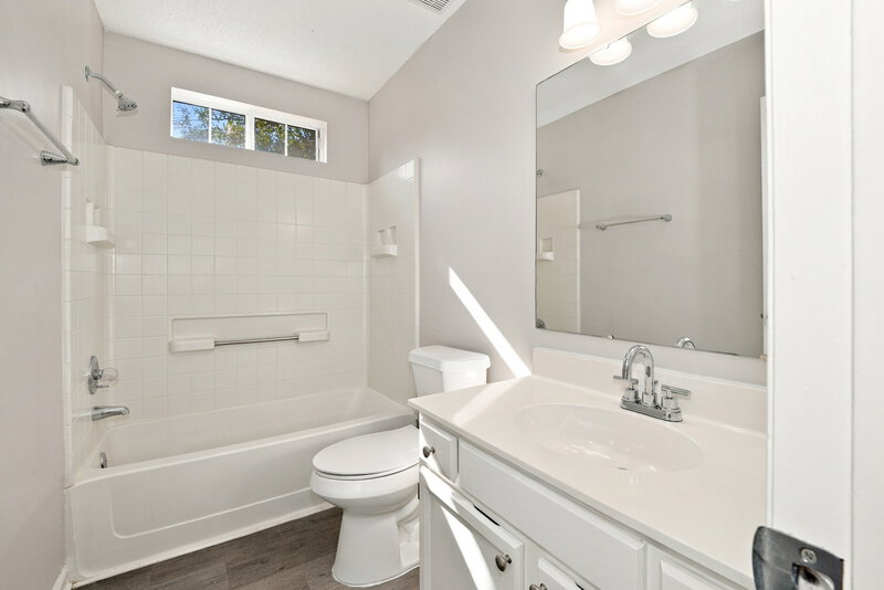 1,985/Mo, 7304 Hethersett Ln Charlotte, NC 28227 Bathroom View 2