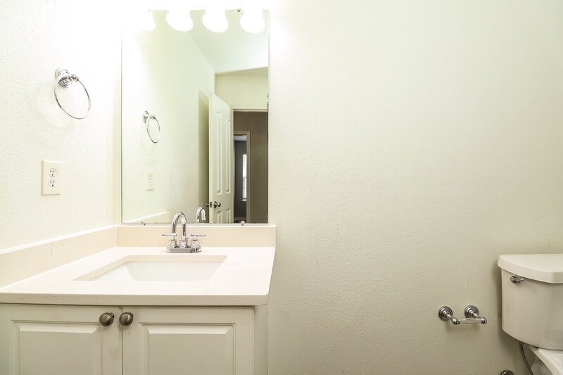 2,135/Mo, 2224 Gooseberry Road Charlotte, NC 28208 Bathroom View 2