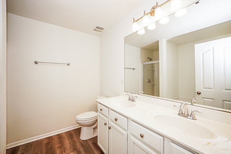 2,295/Mo, 7938 Rusty Plow Court Charlotte, NC 28216 Main Bathroom View