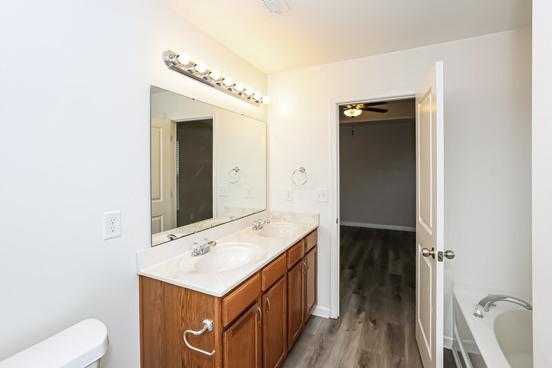 1,915/Mo, 12627 Oakton Hunt Drive Charlotte, NC 28262 Main Bathroom View