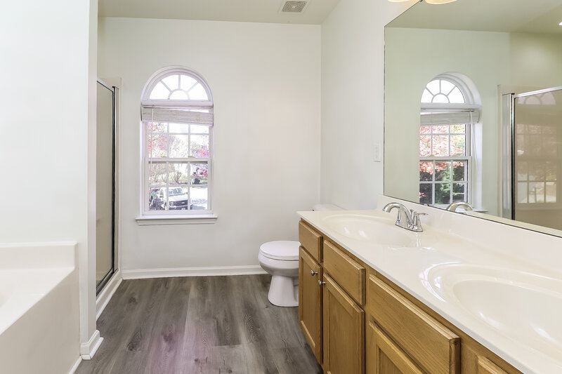 1,870/Mo, 133 Arbridge Ct Mount Holly, NC 28120 Main Bathroom View